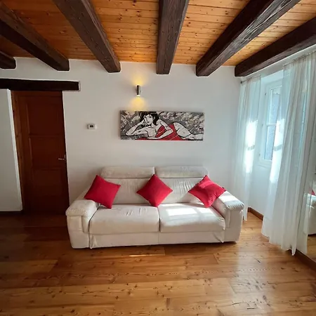 Casa Capitelli 4 Zona Pedonale Centro Storico * Trieste