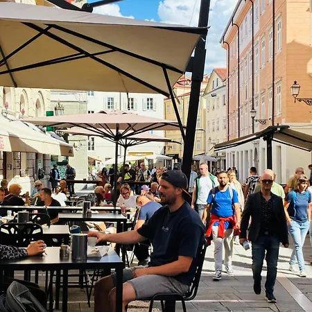 Appartement Casa Capitelli 4 Zona Pedonale Centro Storico Trieste